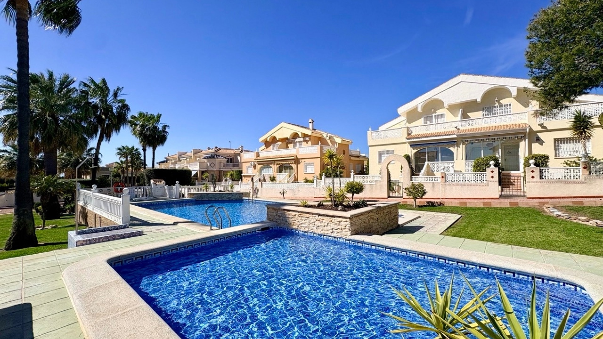 Resale - Townhouse - Ciudad Quesada - Dona Pepa