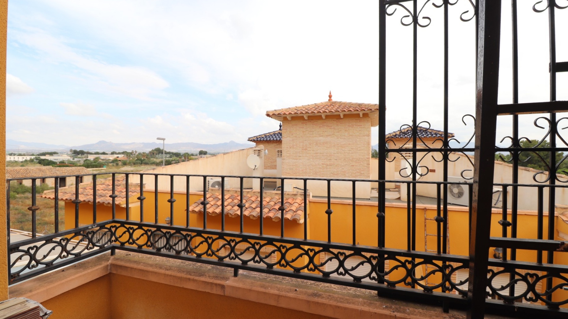 Resale - Townhouse - Cox - Cox - Country