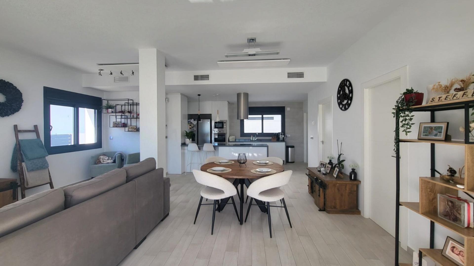 Resale - Townhouse - Daya Vieja