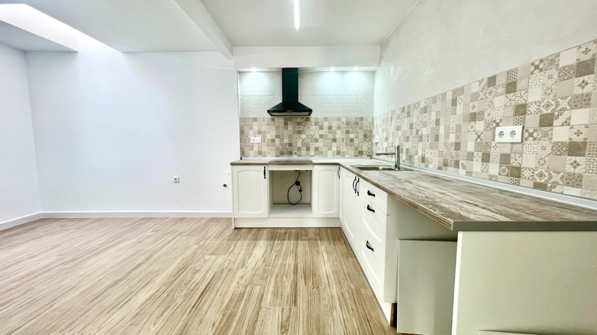 Resale - Townhouse - Daya Vieja