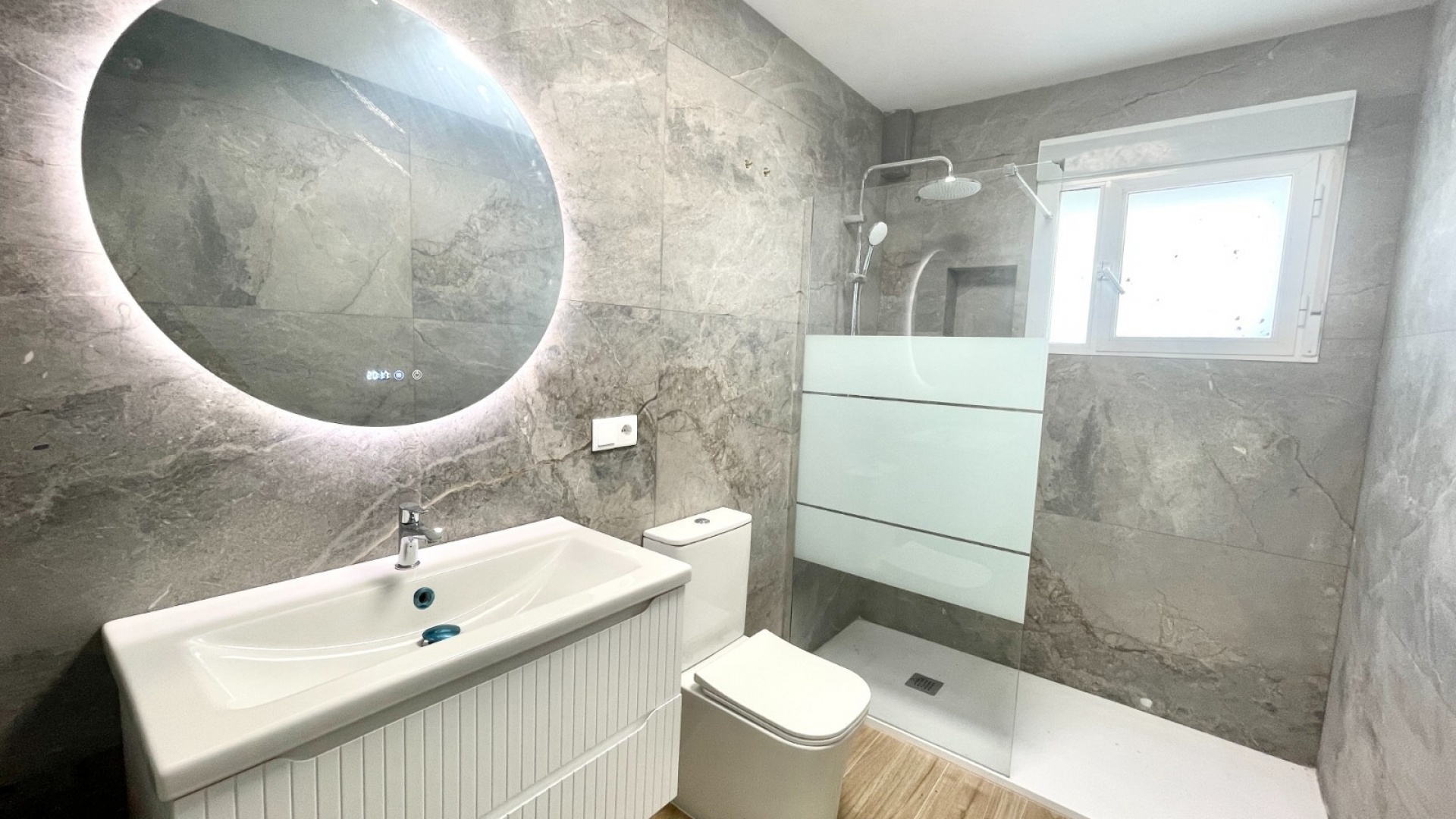 Resale - Townhouse - Daya Vieja