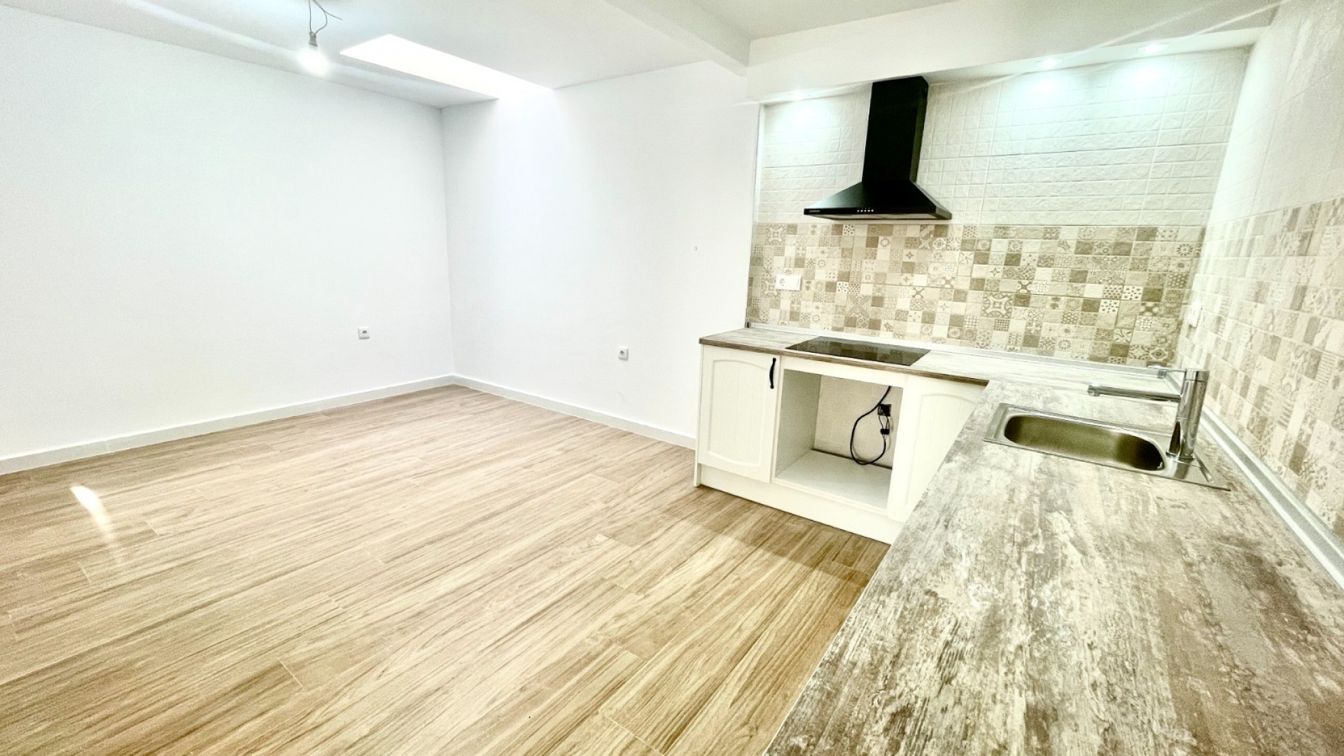 Resale - Townhouse - Daya Vieja