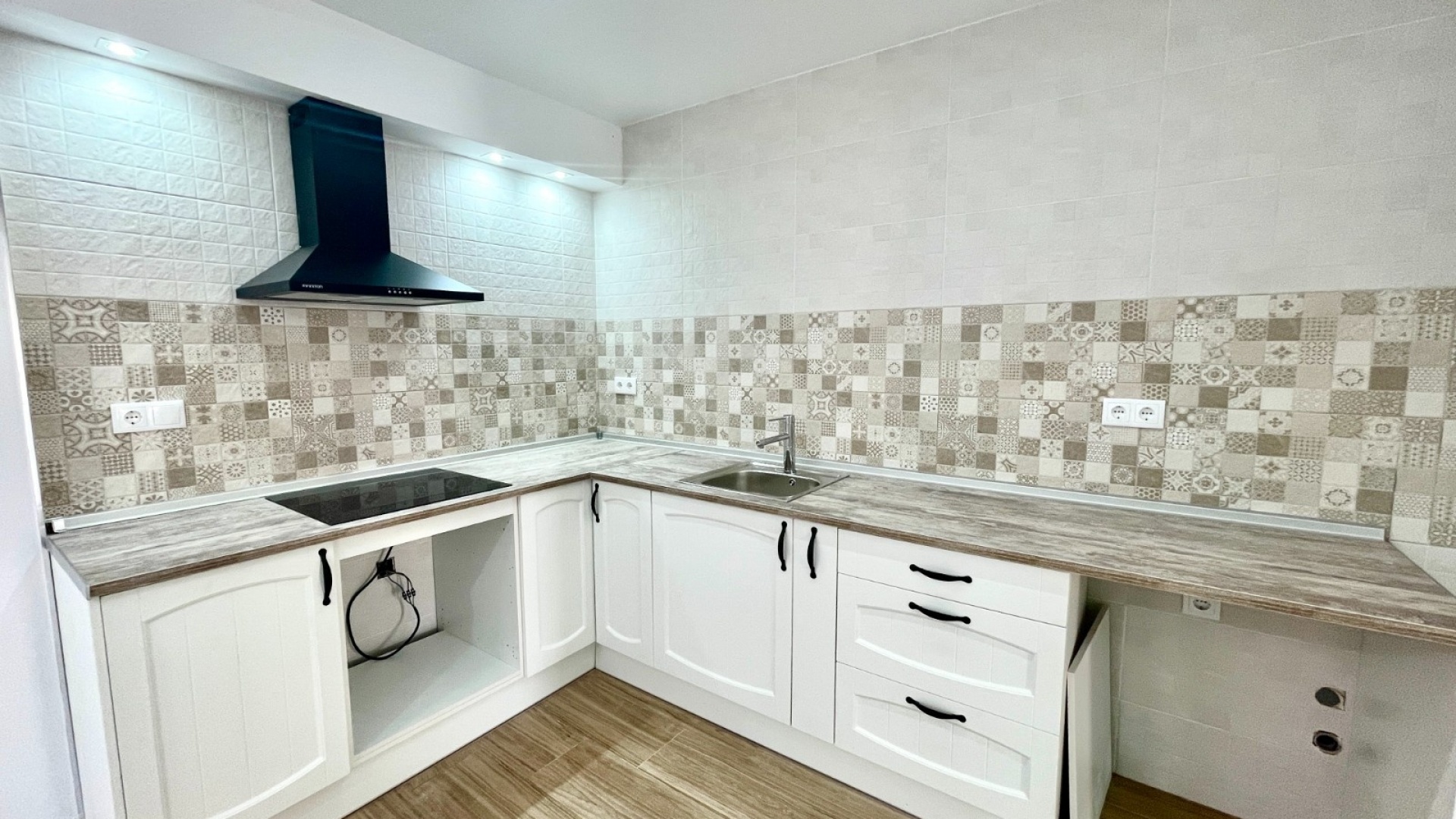 Resale - Townhouse - Daya Vieja