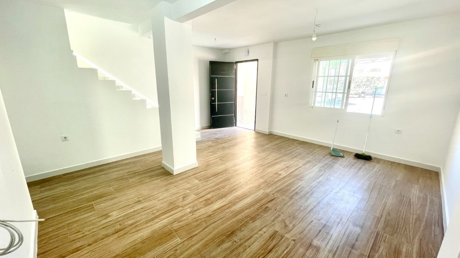 Resale - Townhouse - Daya Vieja