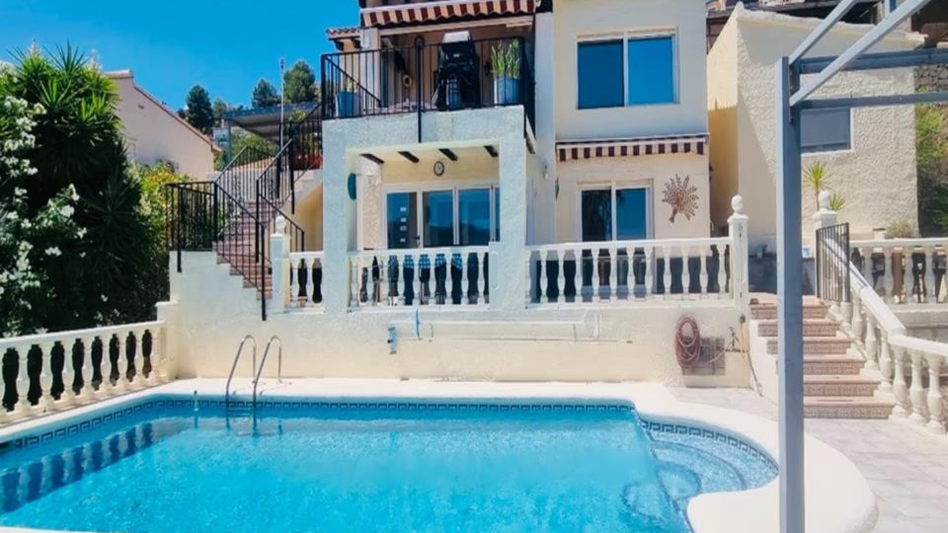 Resale - Townhouse - Jalon - Jalon Centro