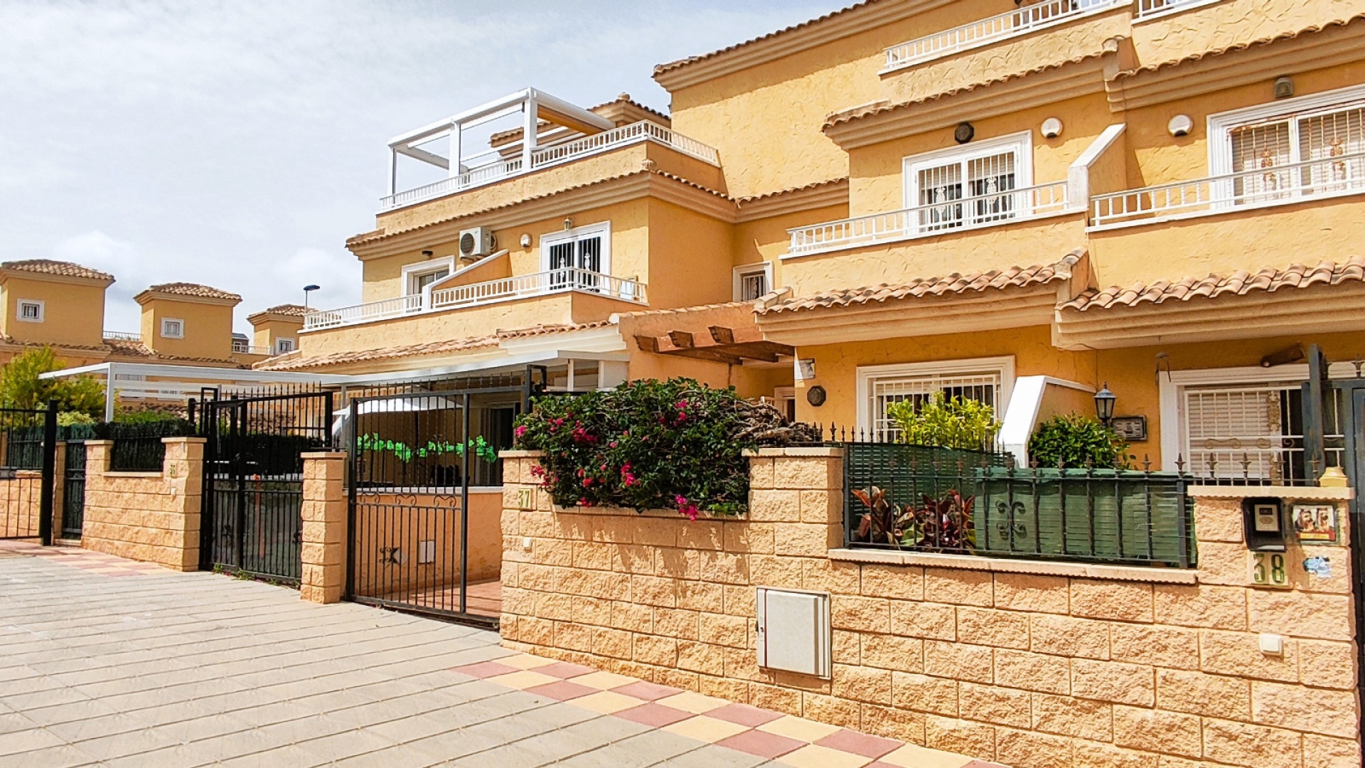 Resale - Townhouse - Los Altos - Mariblanca