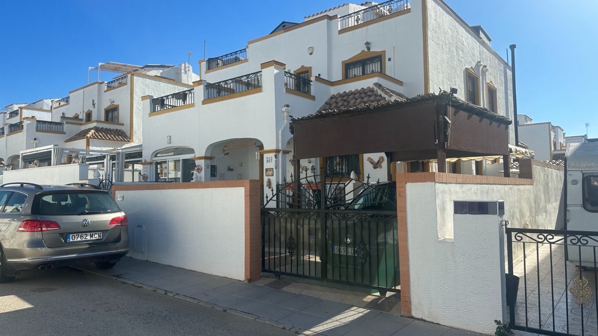 Resale - Townhouse - Los Montesinos - entre naranjos
