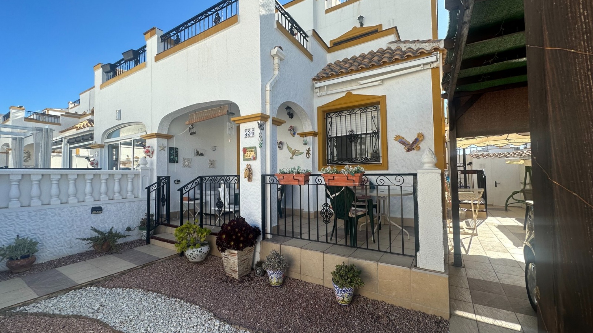 Resale - Townhouse - Los Montesinos - entre naranjos