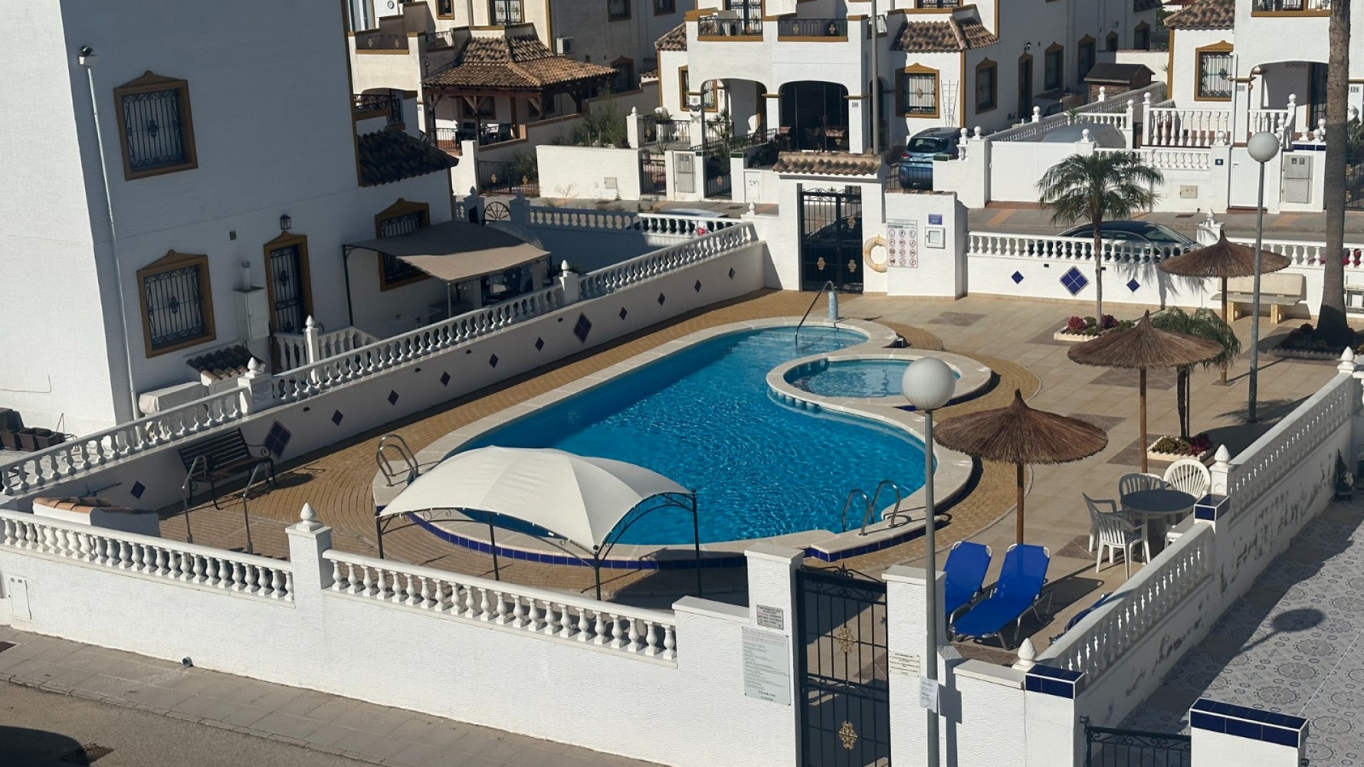 Resale - Townhouse - Los Montesinos - entre naranjos