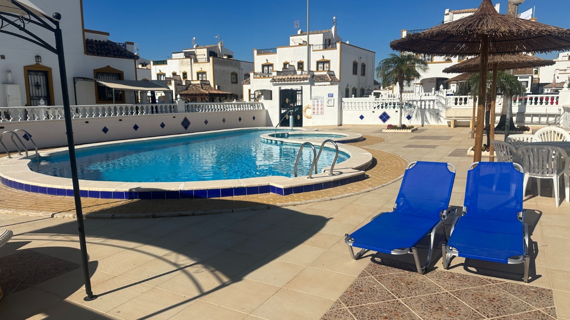 Resale - Townhouse - Los Montesinos - entre naranjos