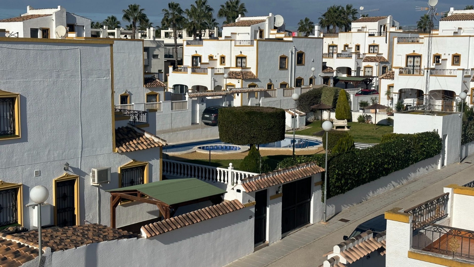 Resale - Townhouse - Los Montesinos - Entre Naranjos