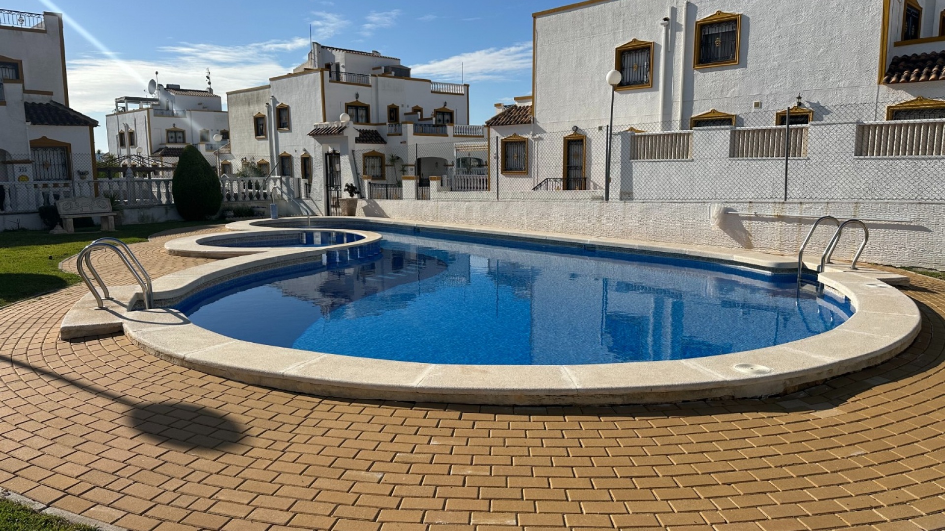 Resale - Townhouse - Los Montesinos - Entre Naranjos