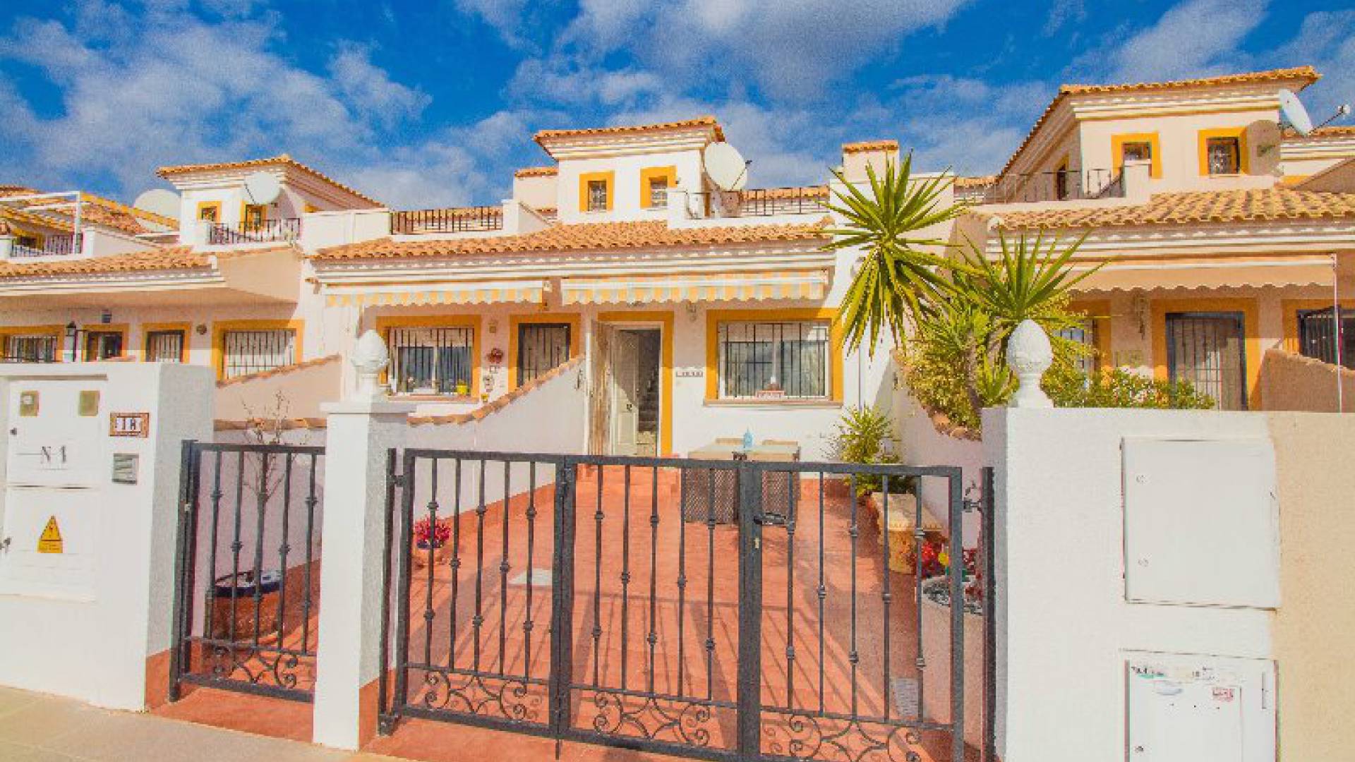 Resale - Townhouse - Los Montesinos - laguna green