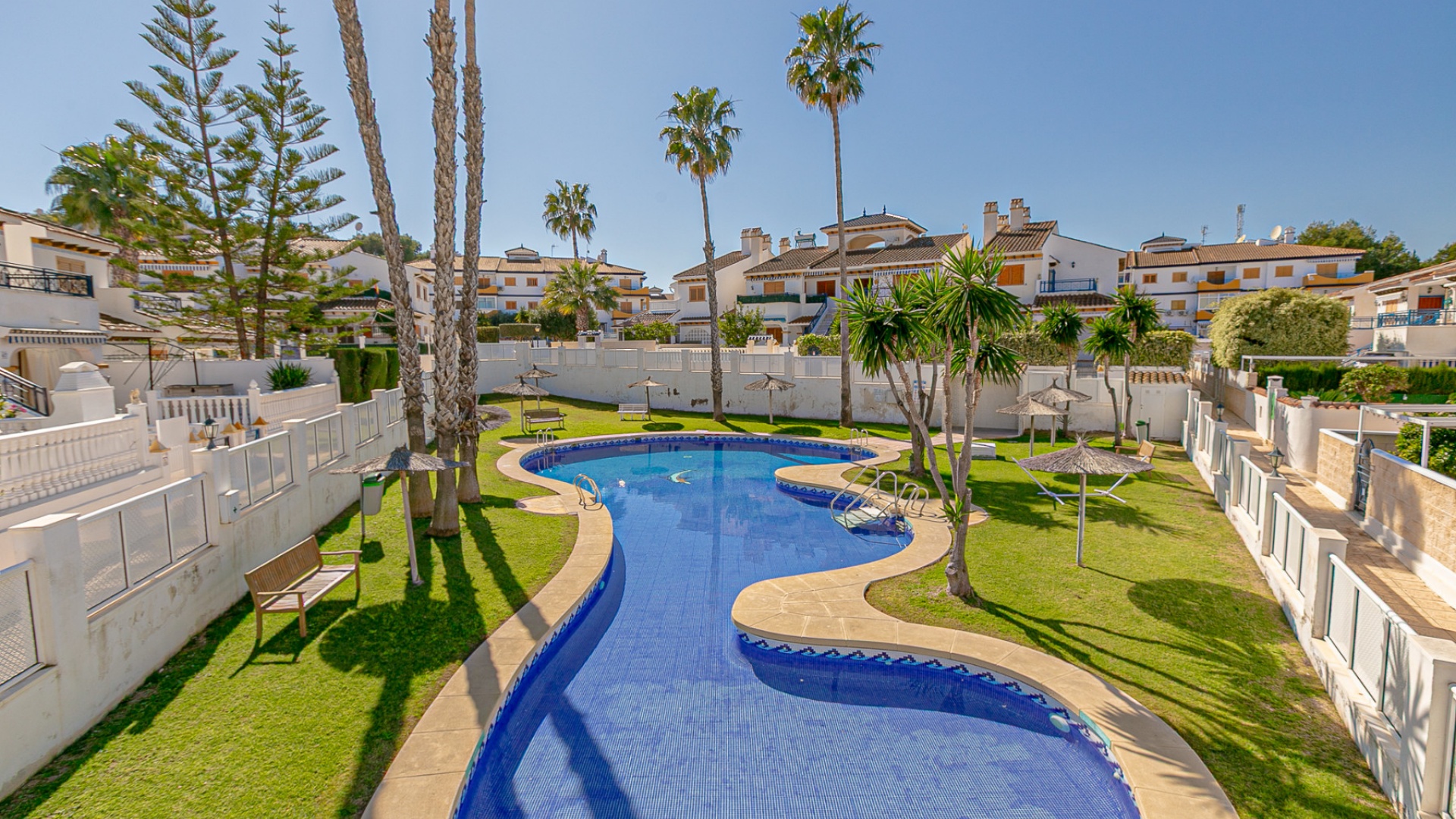 Resale - Townhouse - Mil Palmeras - riomar