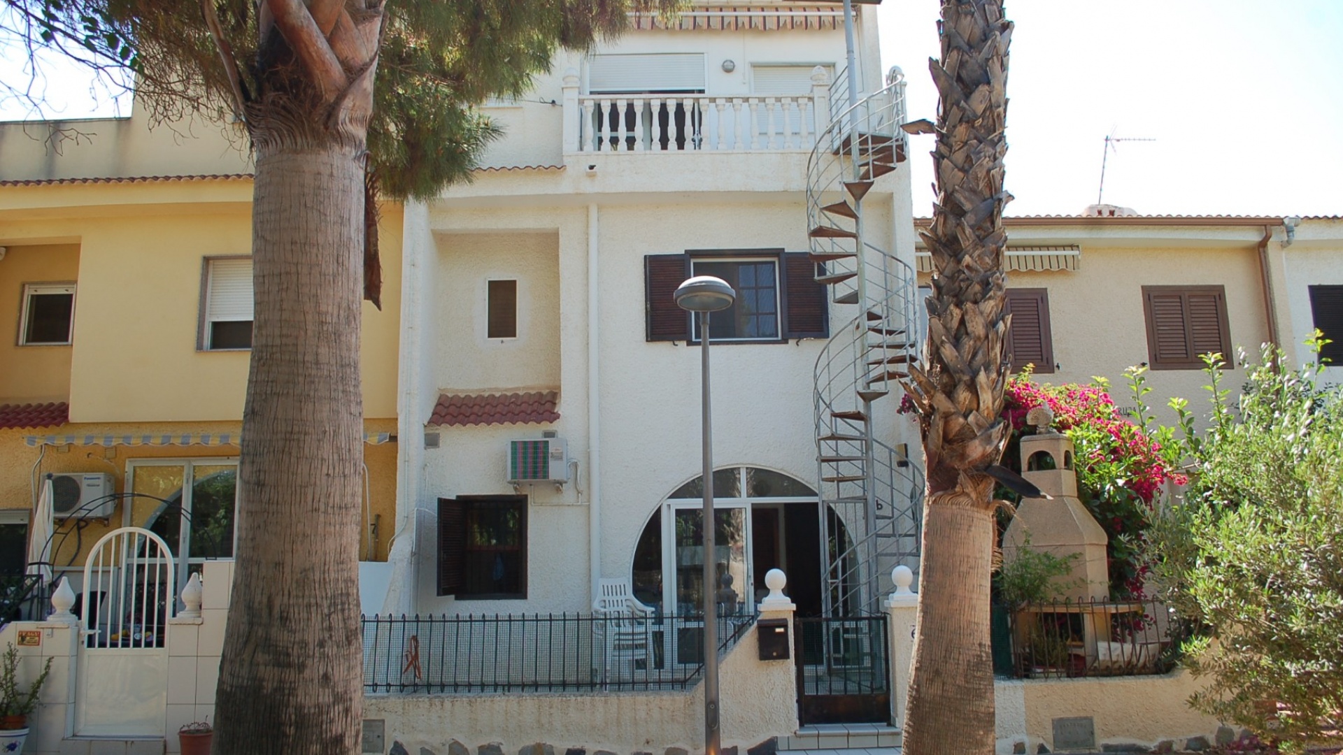 Resale - Townhouse - Mil Palmeras