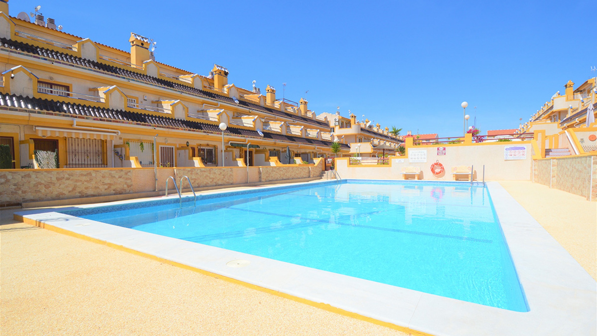 Resale - Townhouse - Playa Flamenca - las chismosas