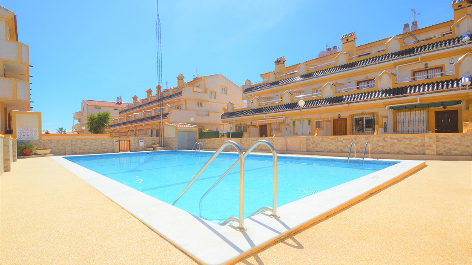 Resale - Townhouse - Playa Flamenca - las chismosas