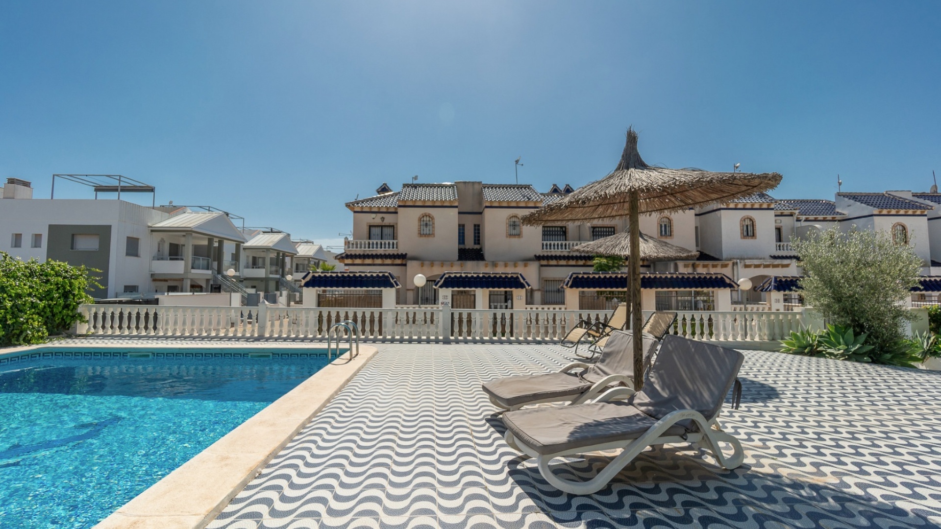 Resale - Townhouse - Playa Flamenca - las chismosas