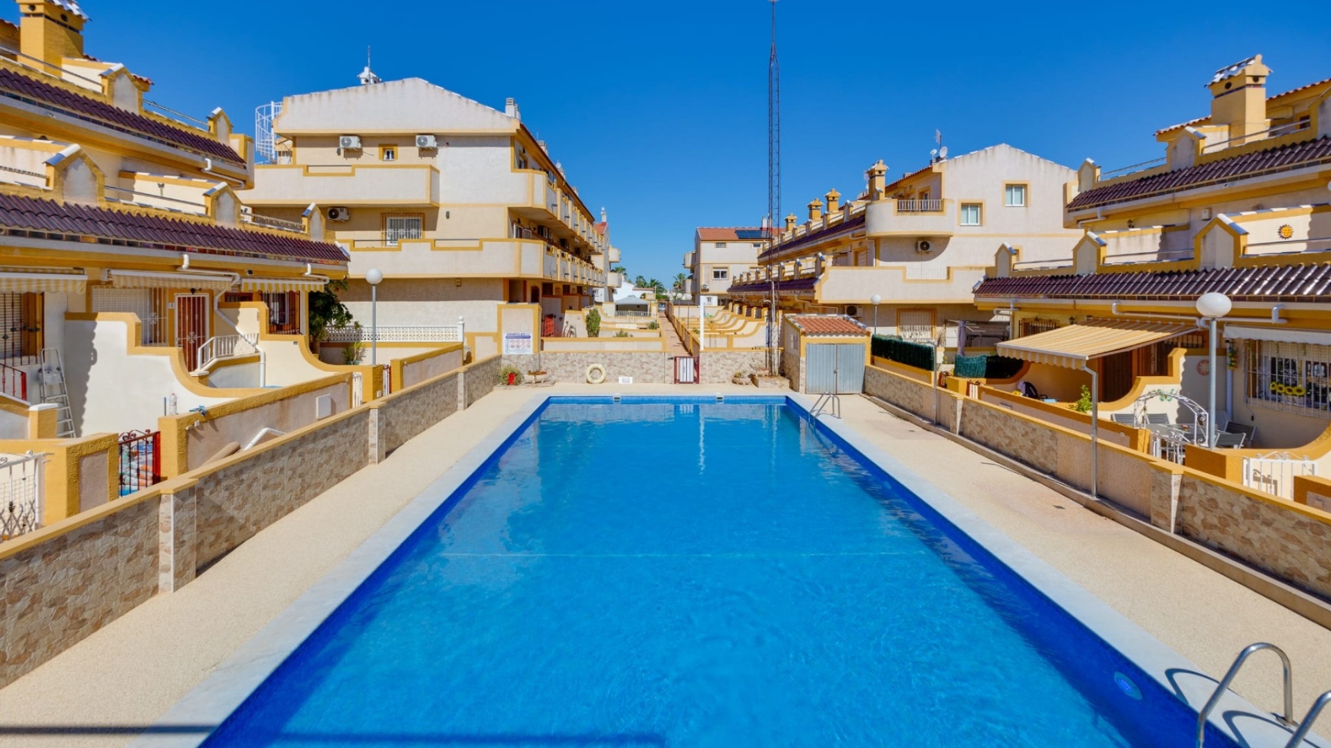 Resale - Townhouse - Playa Flamenca - las chismosas