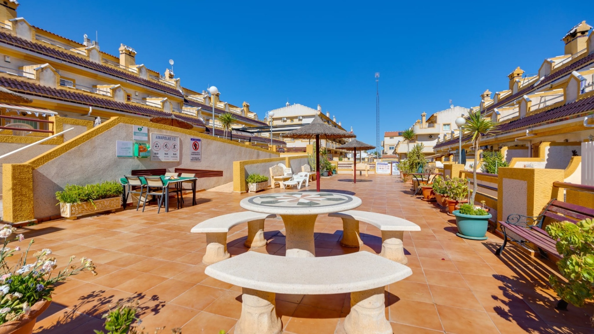 Resale - Townhouse - Playa Flamenca - las chismosas