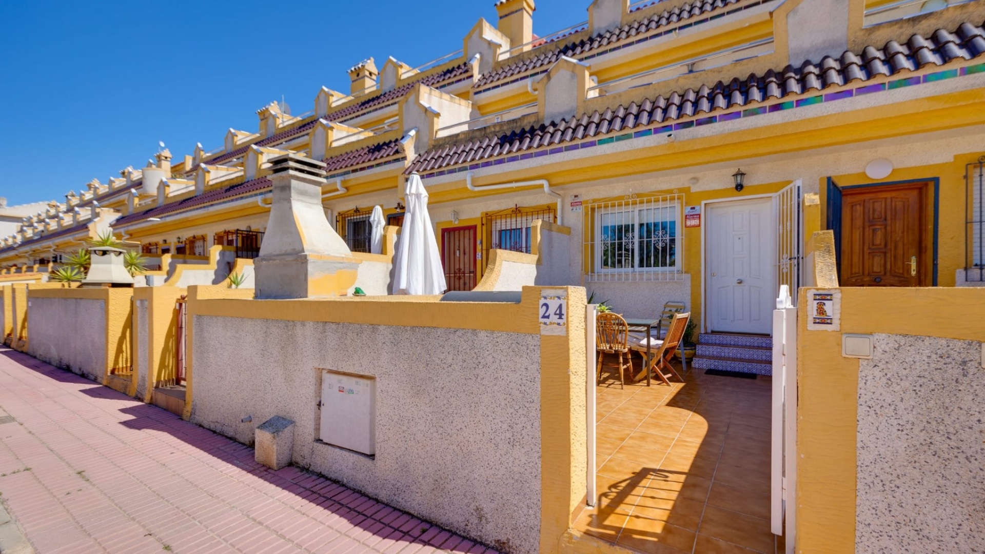 Resale - Townhouse - Playa Flamenca - las chismosas