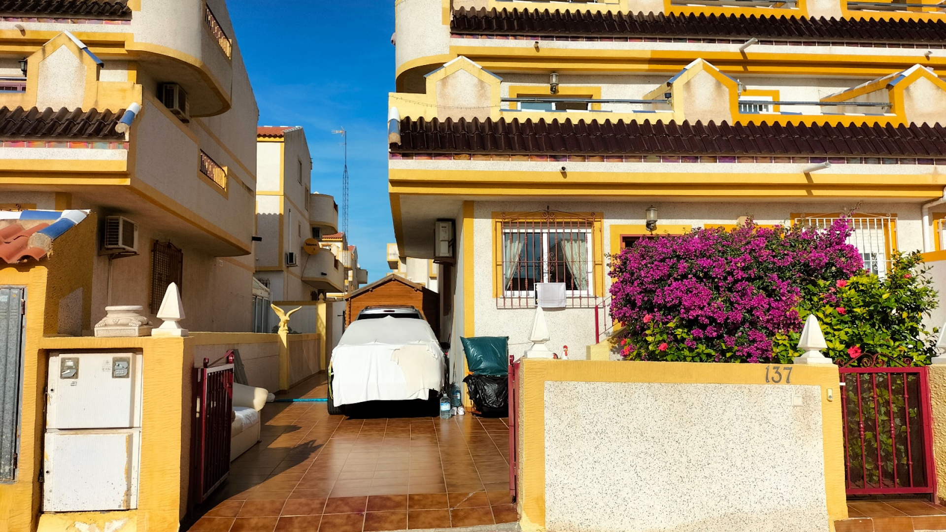 Resale - Townhouse - Playa Flamenca - las chismosas