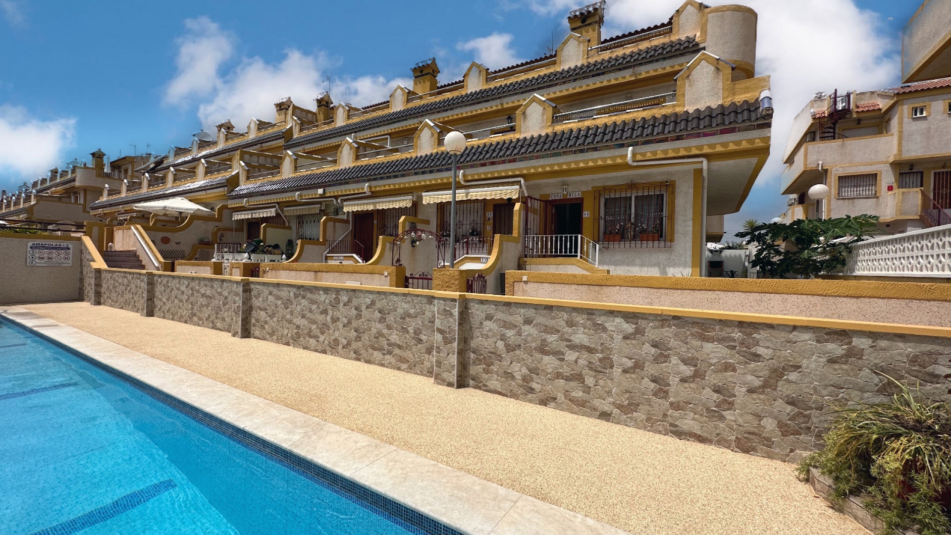 Resale - Townhouse - Playa Flamenca - las chismosas