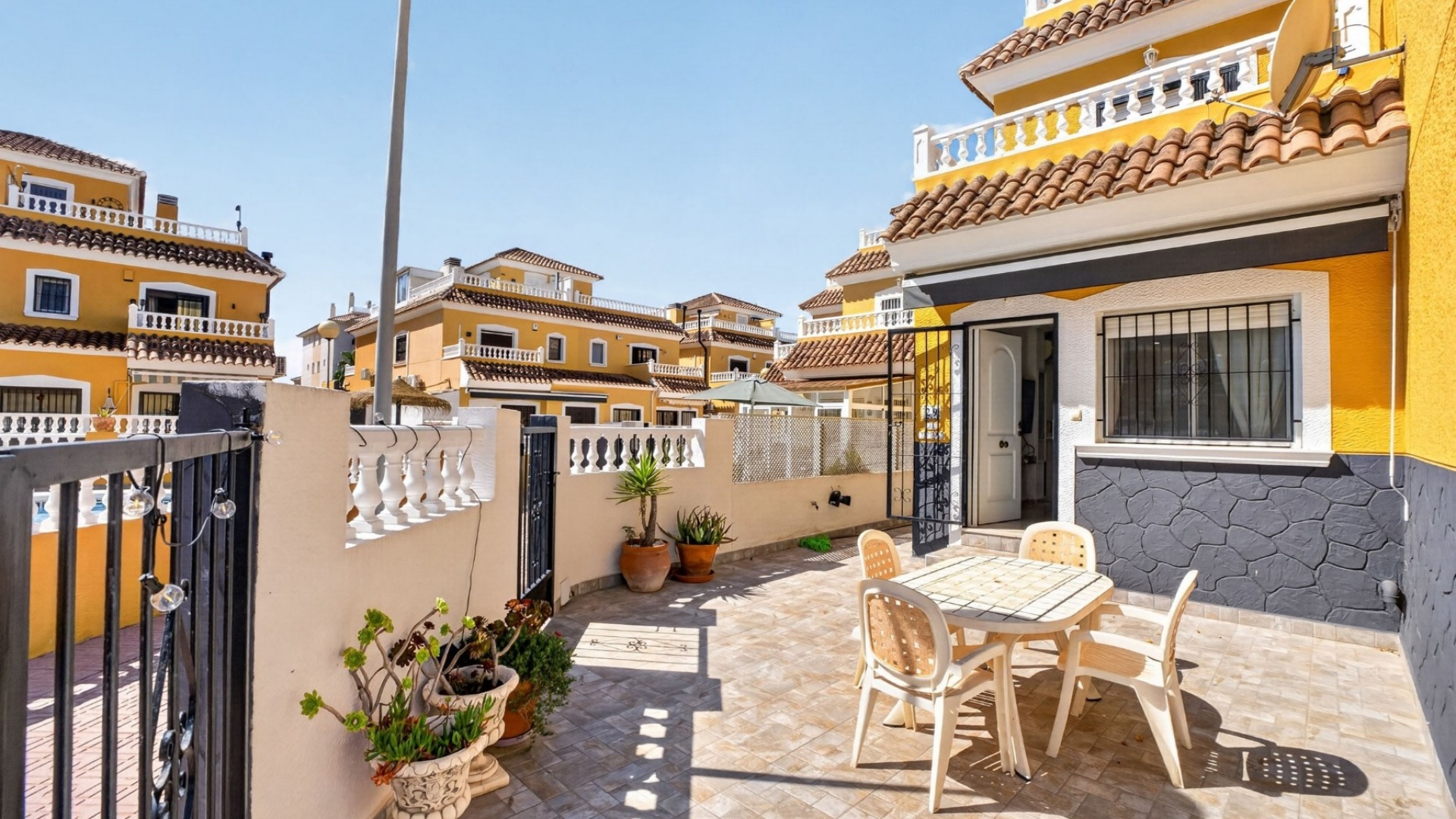 Resale - Townhouse - Playa Flamenca - Res. Argenta
