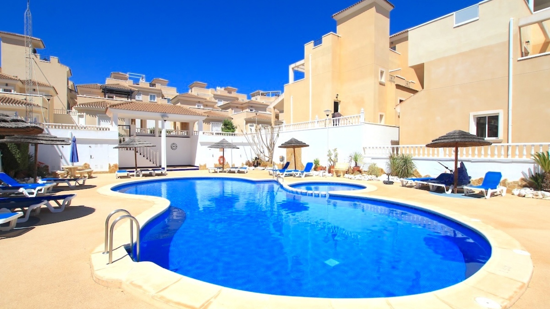 Resale - Townhouse - San Miguel de Salinas - La Canada