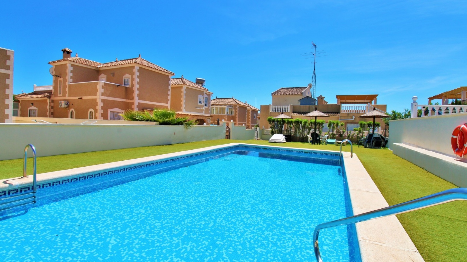 Resale - Townhouse - Villamartin - blue lagoon