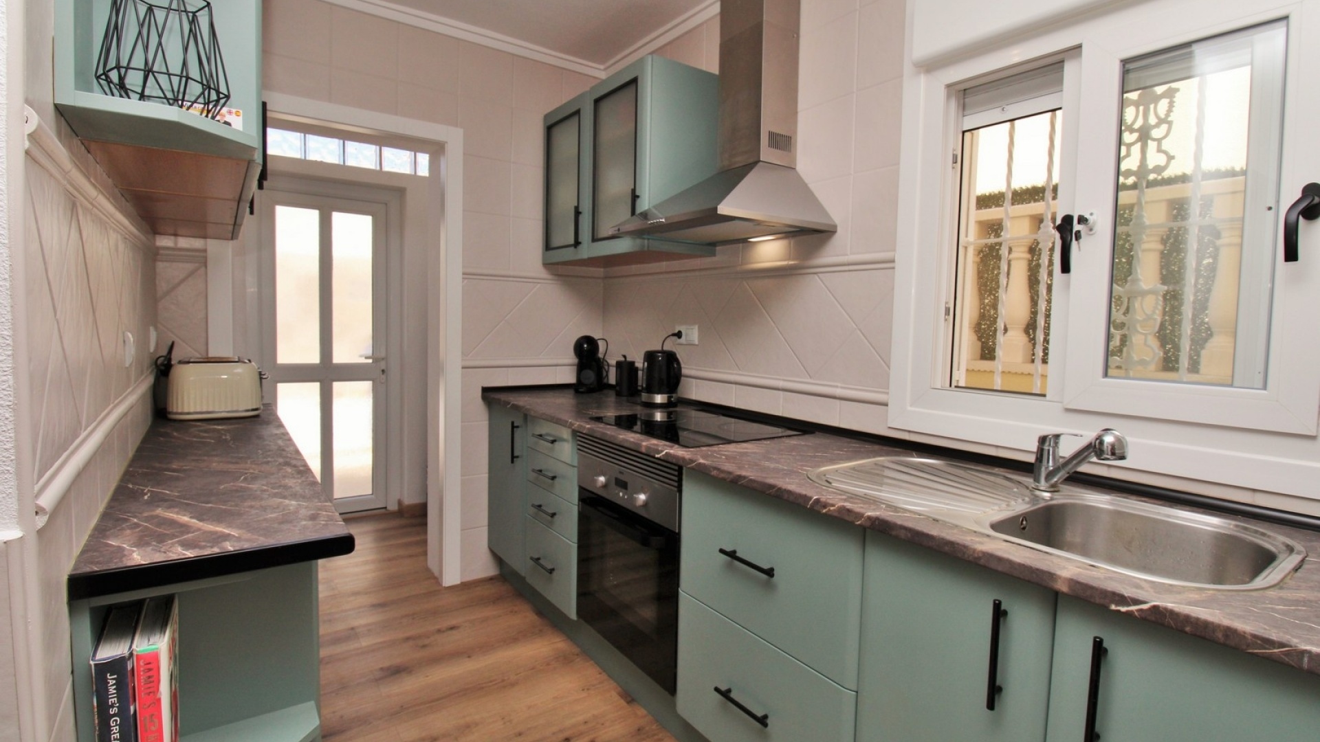 Resale - Townhouse - Villamartin - blue lagoon