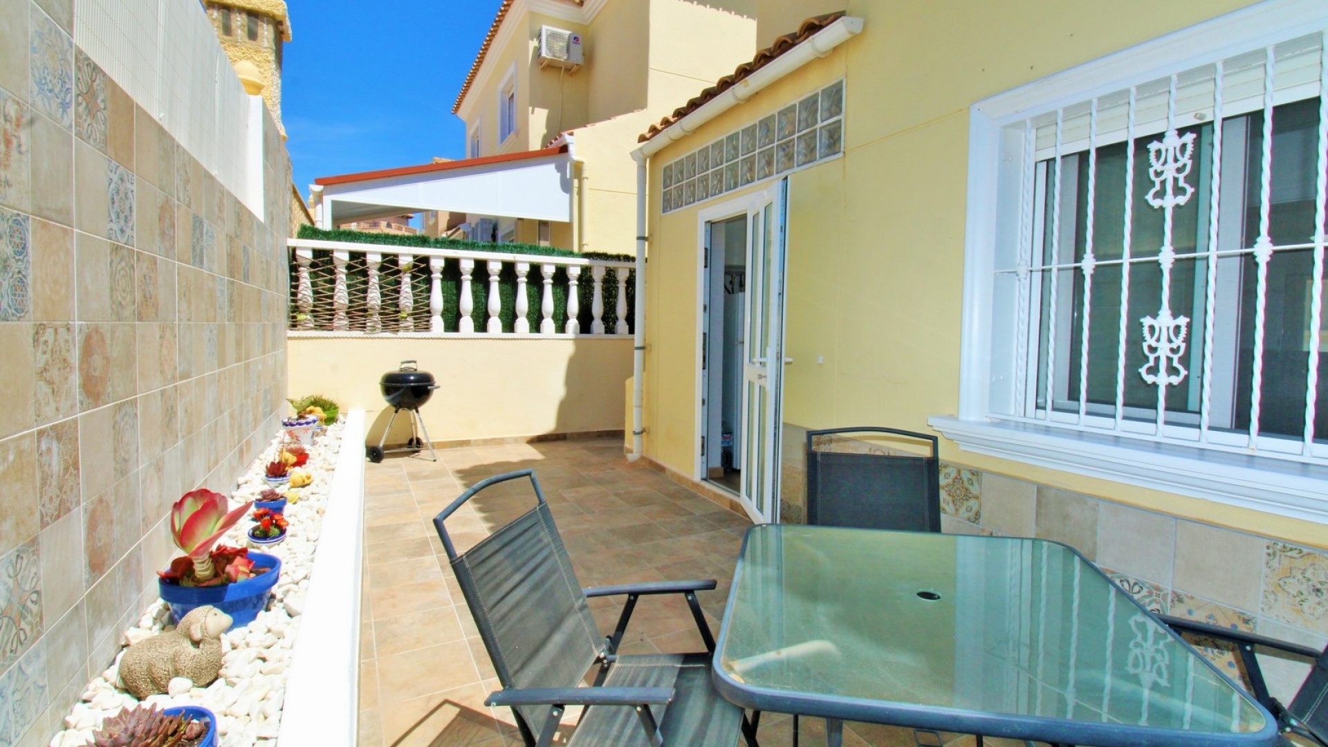 Resale - Townhouse - Villamartin - blue lagoon
