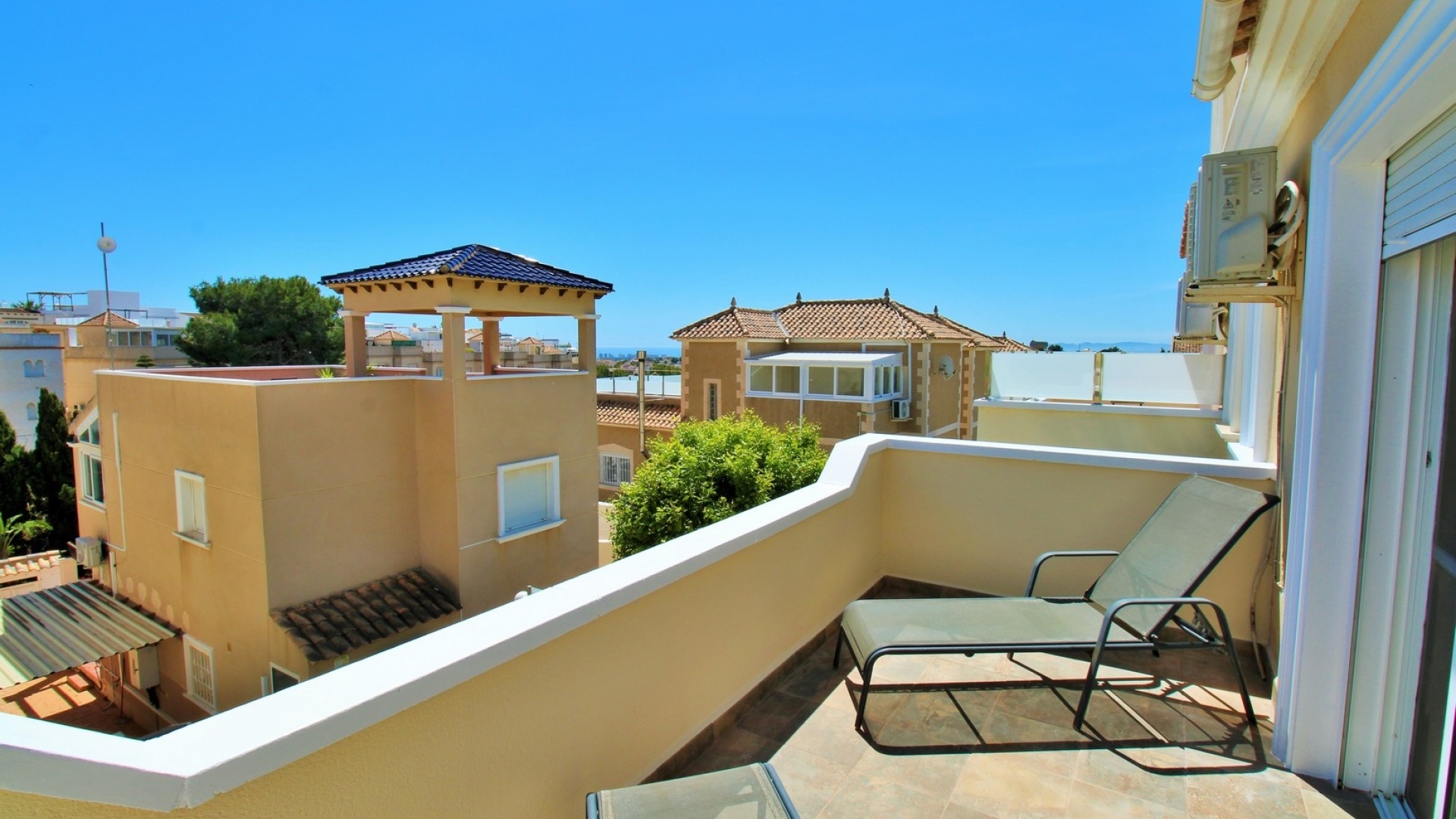 Resale - Townhouse - Villamartin - blue lagoon