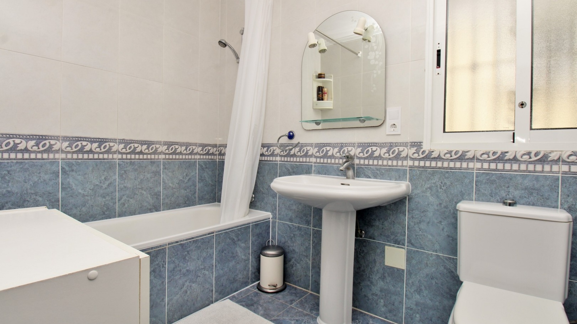 Resale - Townhouse - Villamartin - blue lagoon