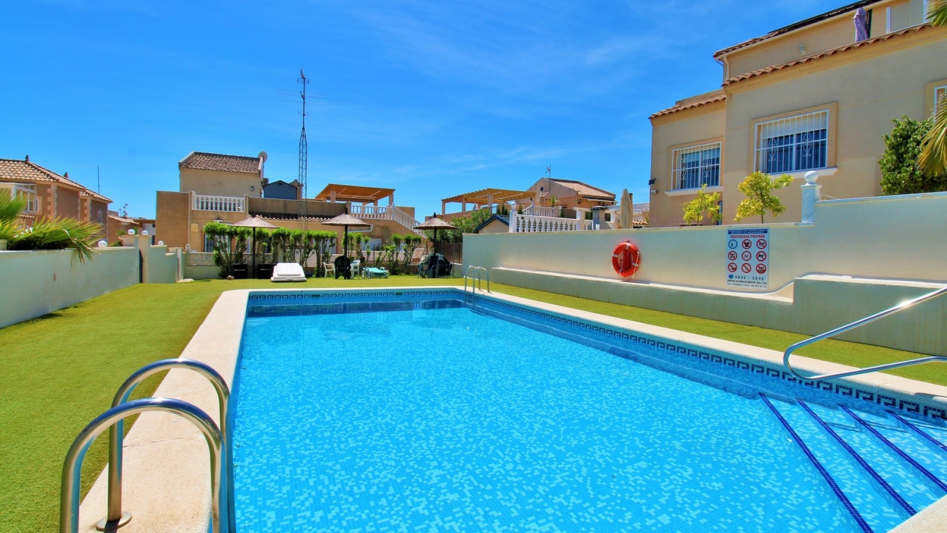 Resale - Townhouse - Villamartin - blue lagoon