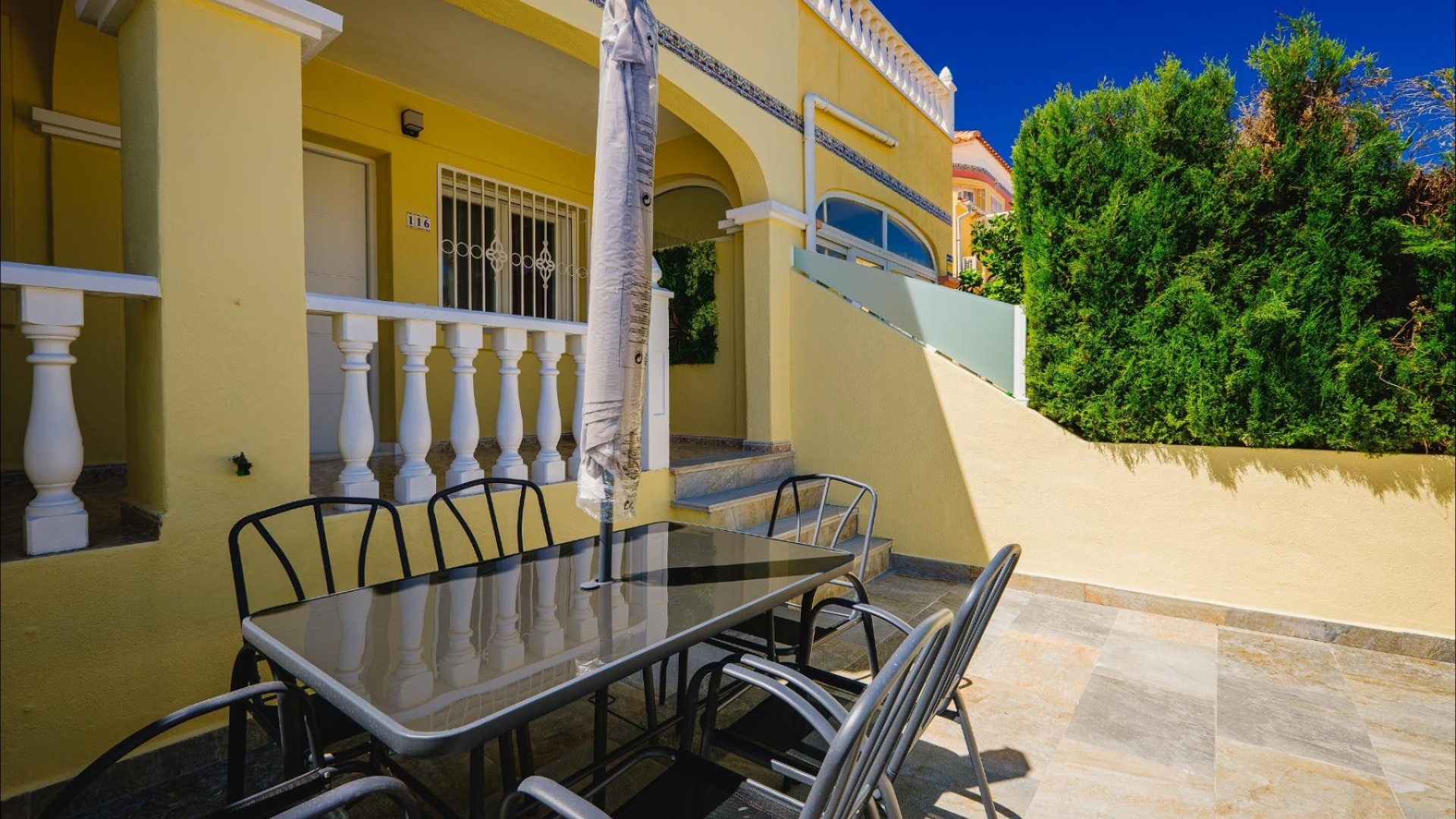 Resale - Townhouse - Villamartin - bosque de las lomas