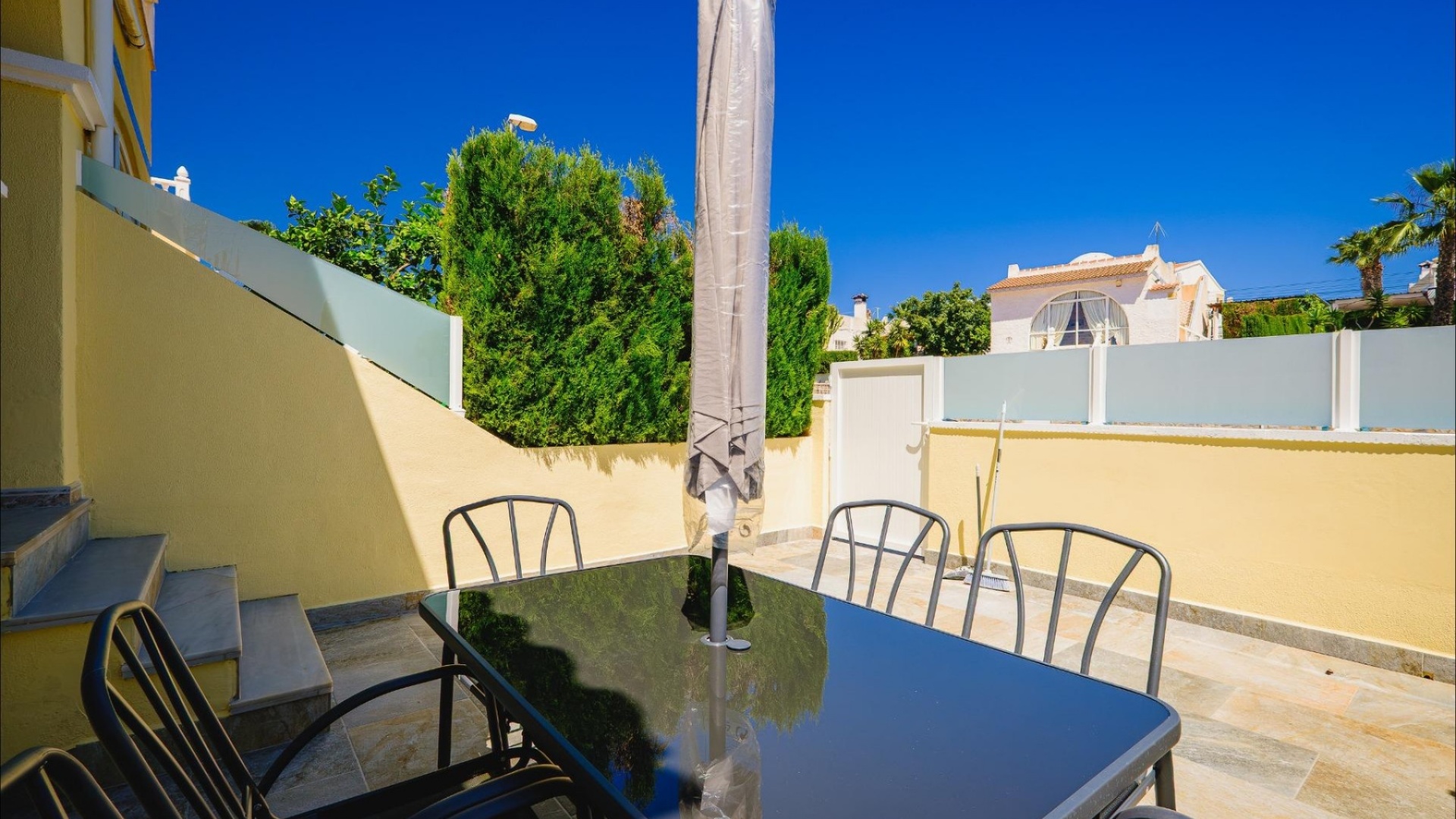 Resale - Townhouse - Villamartin - bosque de las lomas