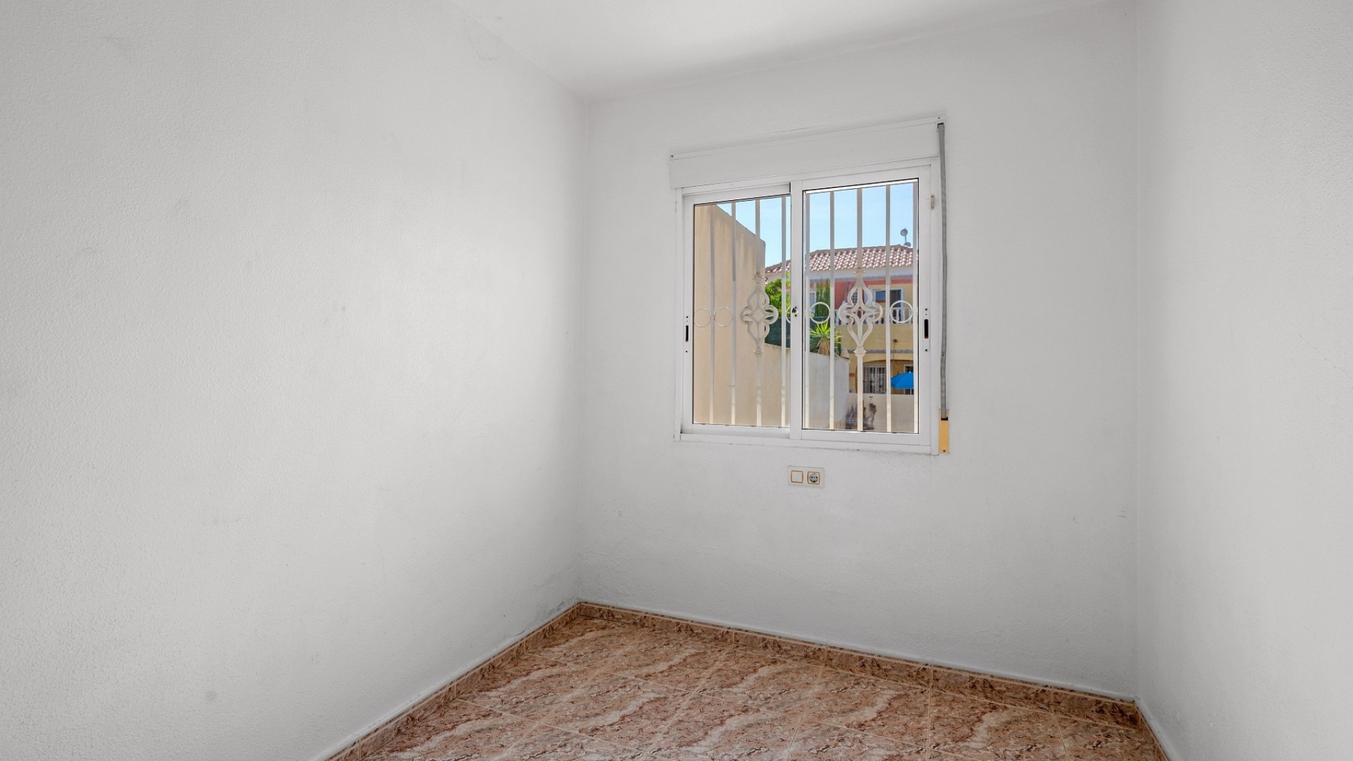 Resale - Townhouse - Villamartin - bosque de las lomas