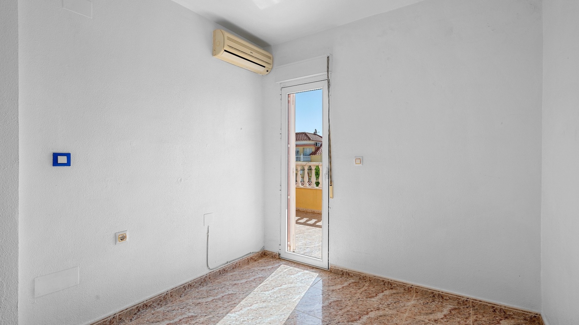 Resale - Townhouse - Villamartin - bosque de las lomas