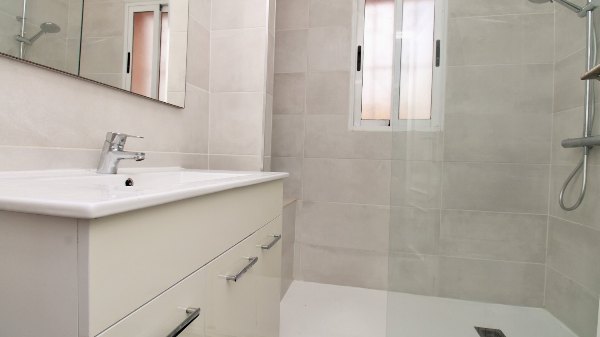Resale - Townhouse - Villamartin - bosque de las lomas