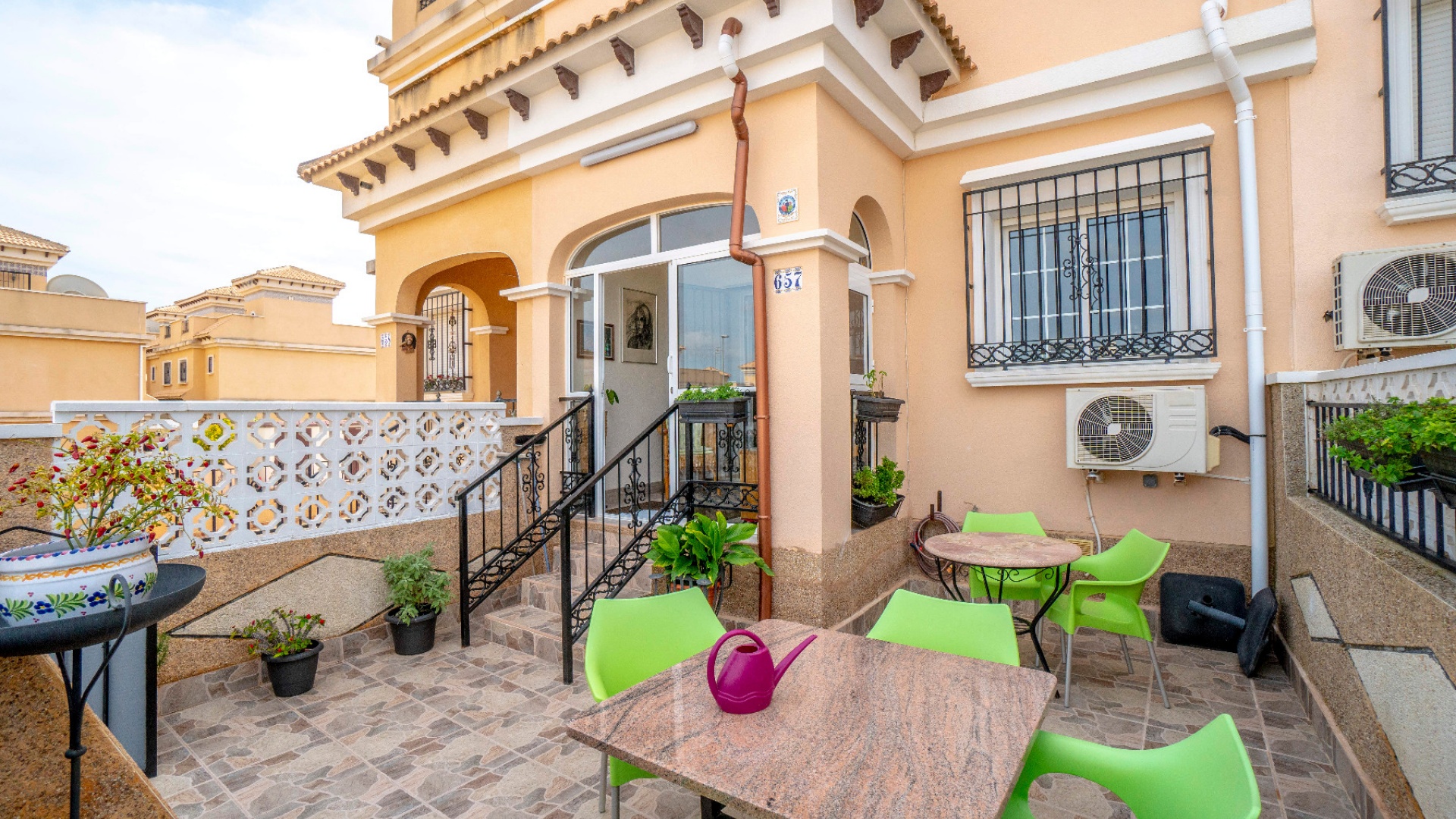 Resale - Townhouse - Villamartin - entre golf