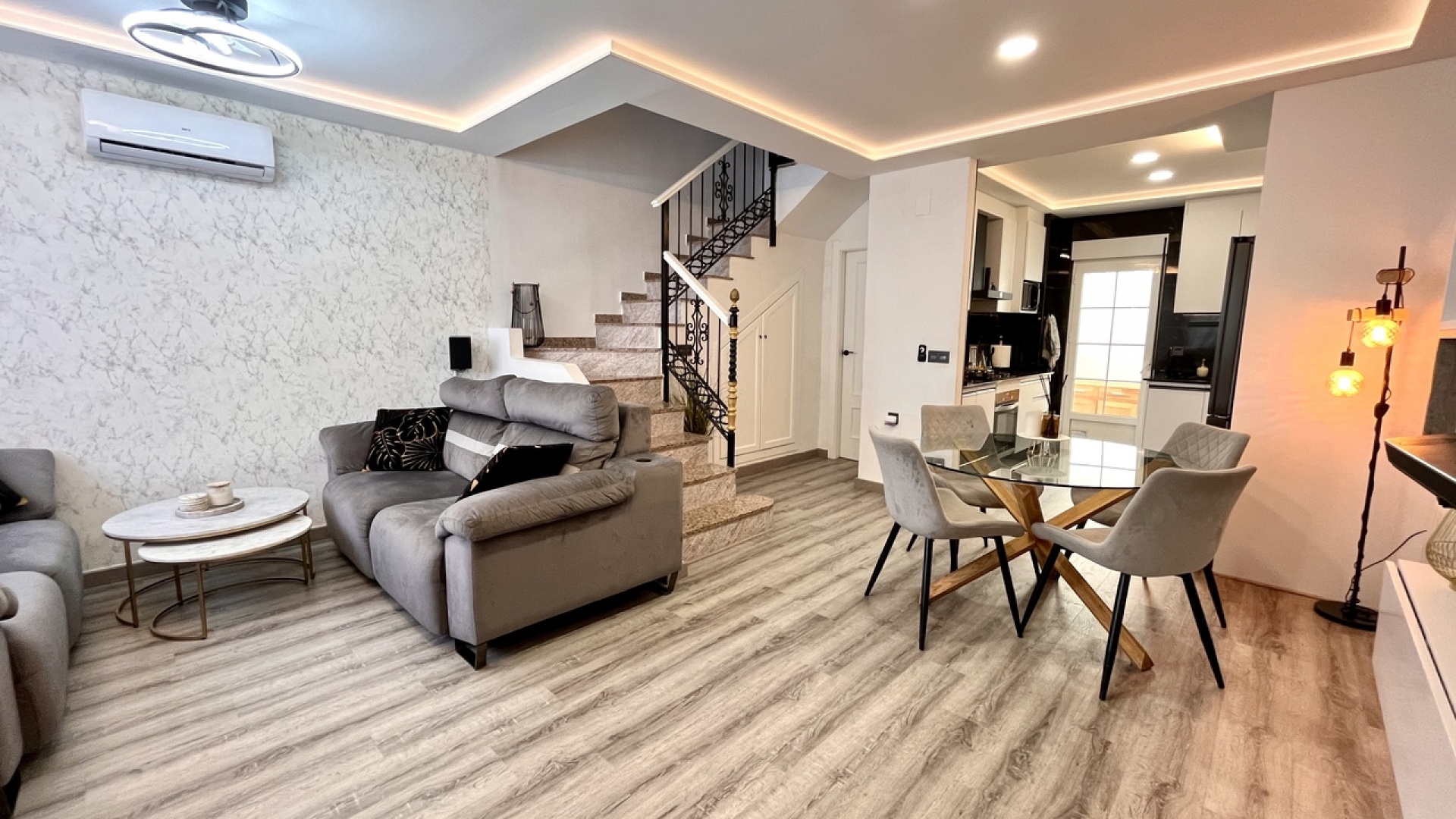 Resale - Townhouse - Villamartin - entre golf