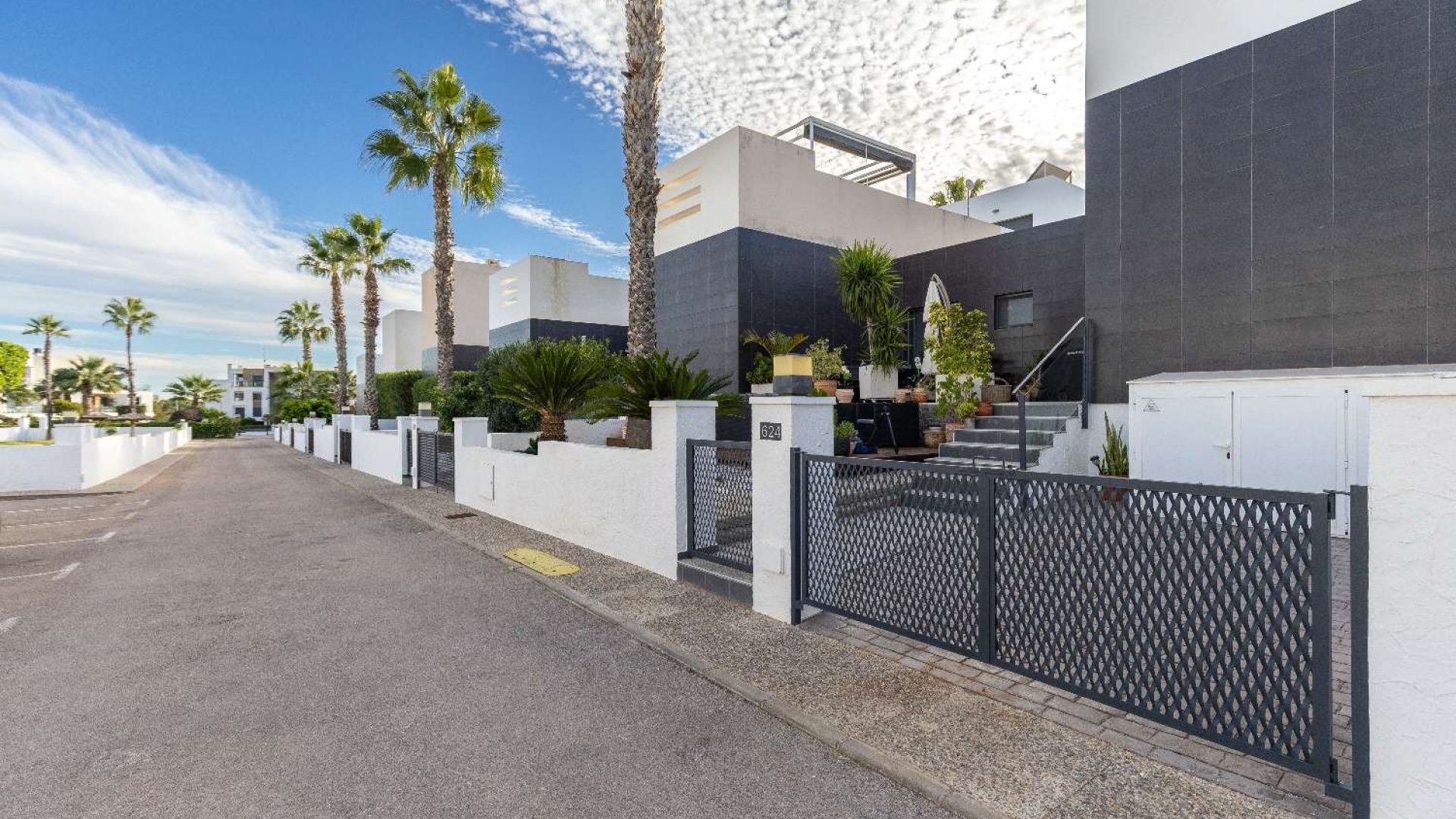 Resale - Townhouse - Villamartin - La Fuente