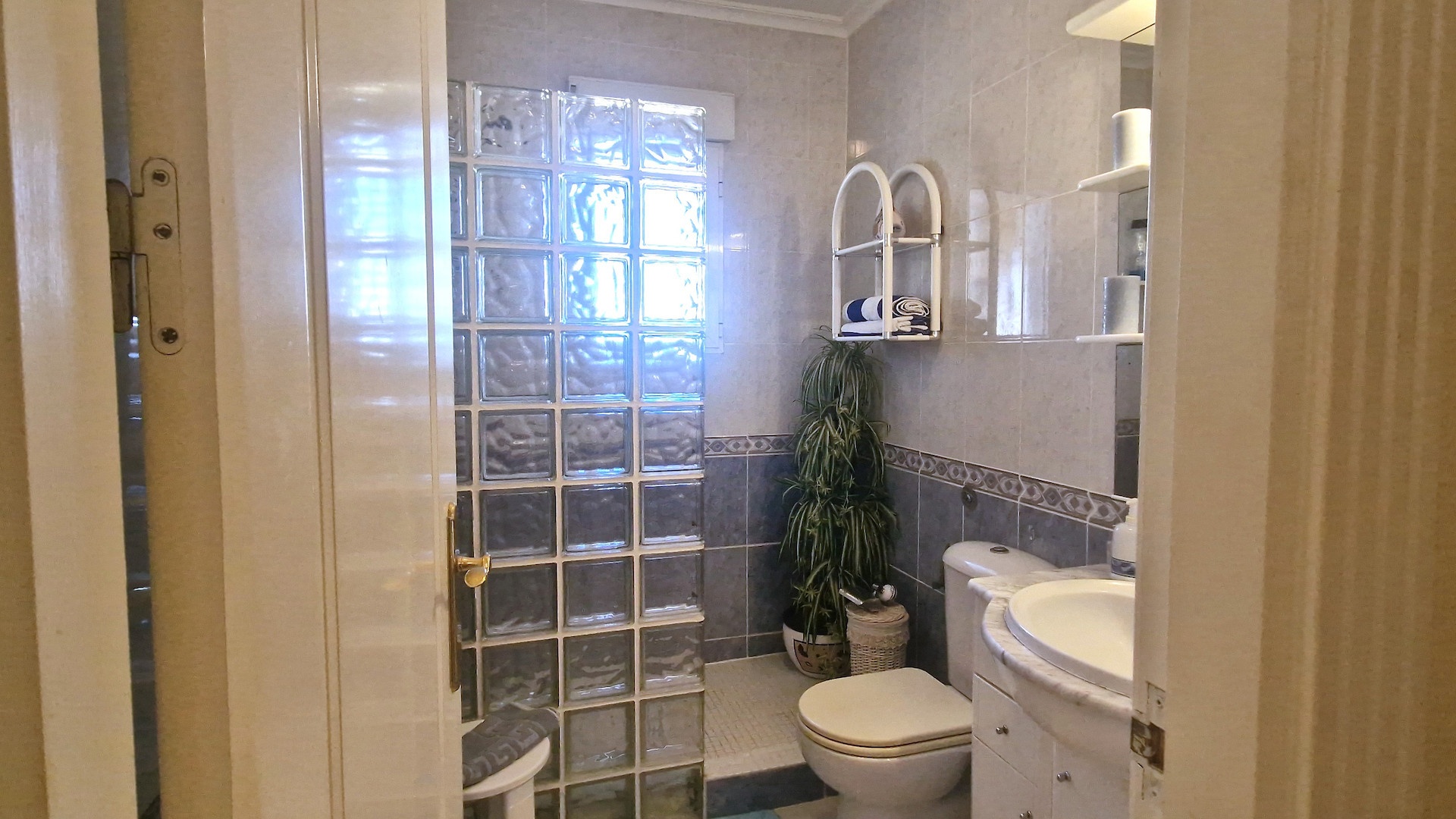 Resale - Townhouse - Villamartin - las filipinas