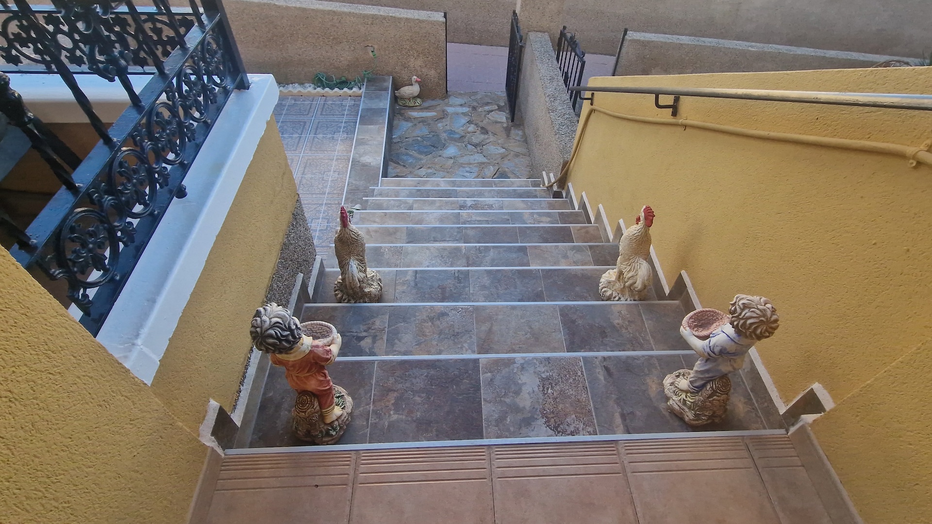 Resale - Townhouse - Villamartin - las filipinas