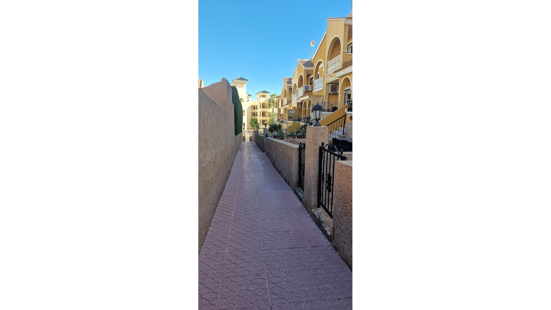 Resale - Townhouse - Villamartin - las filipinas