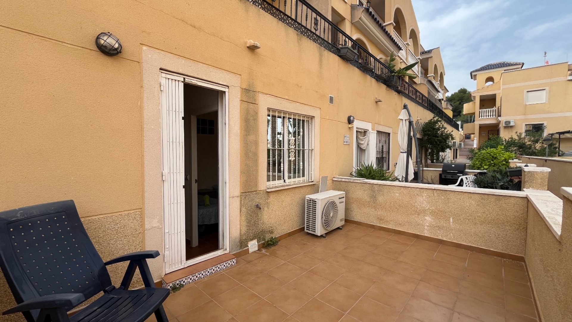 Resale - Townhouse - Villamartin - las filipinas