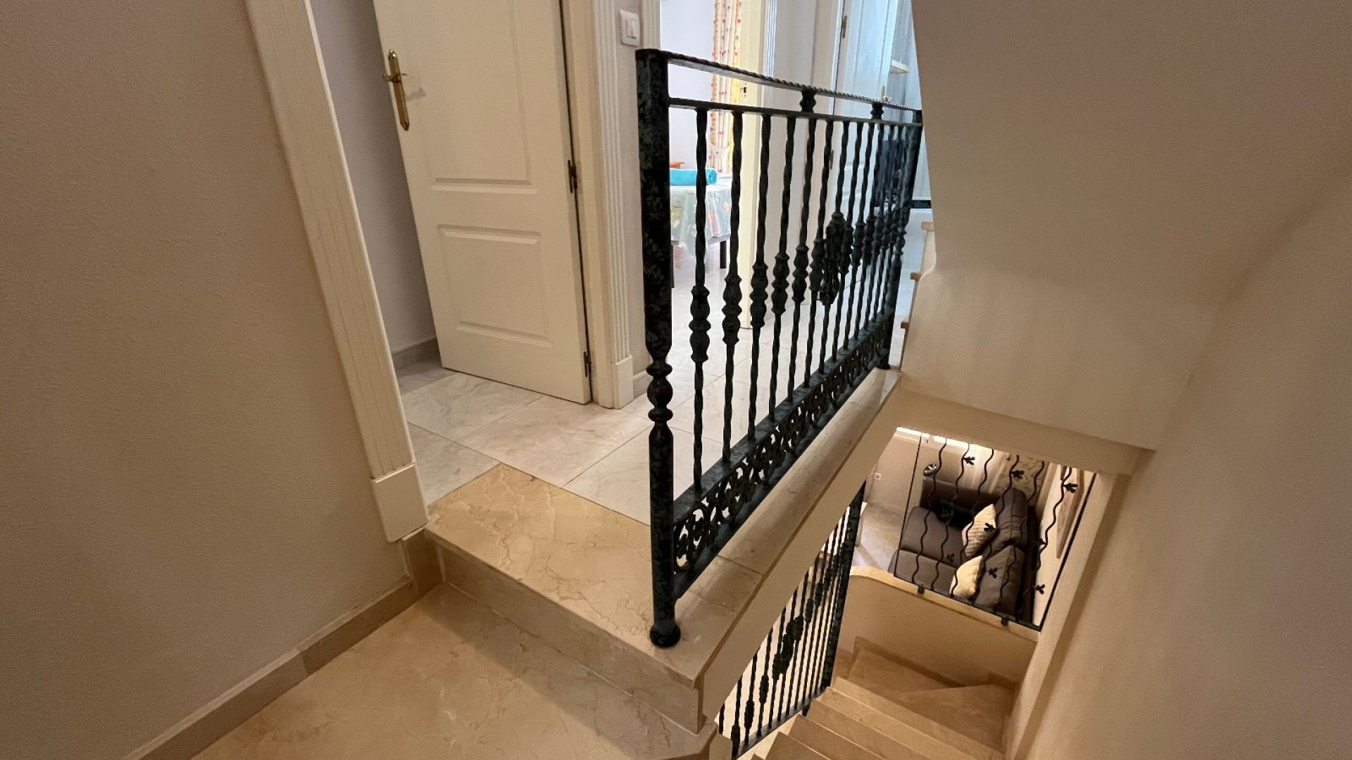 Resale - Townhouse - Villamartin - las filipinas