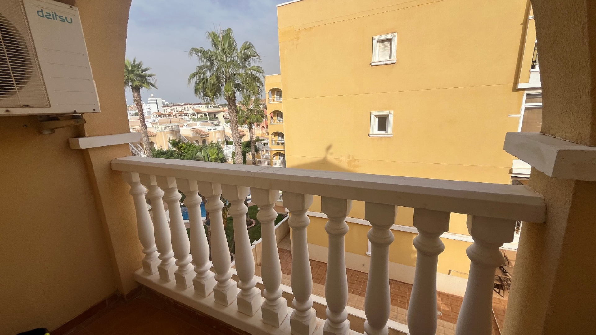 Resale - Townhouse - Villamartin - las filipinas