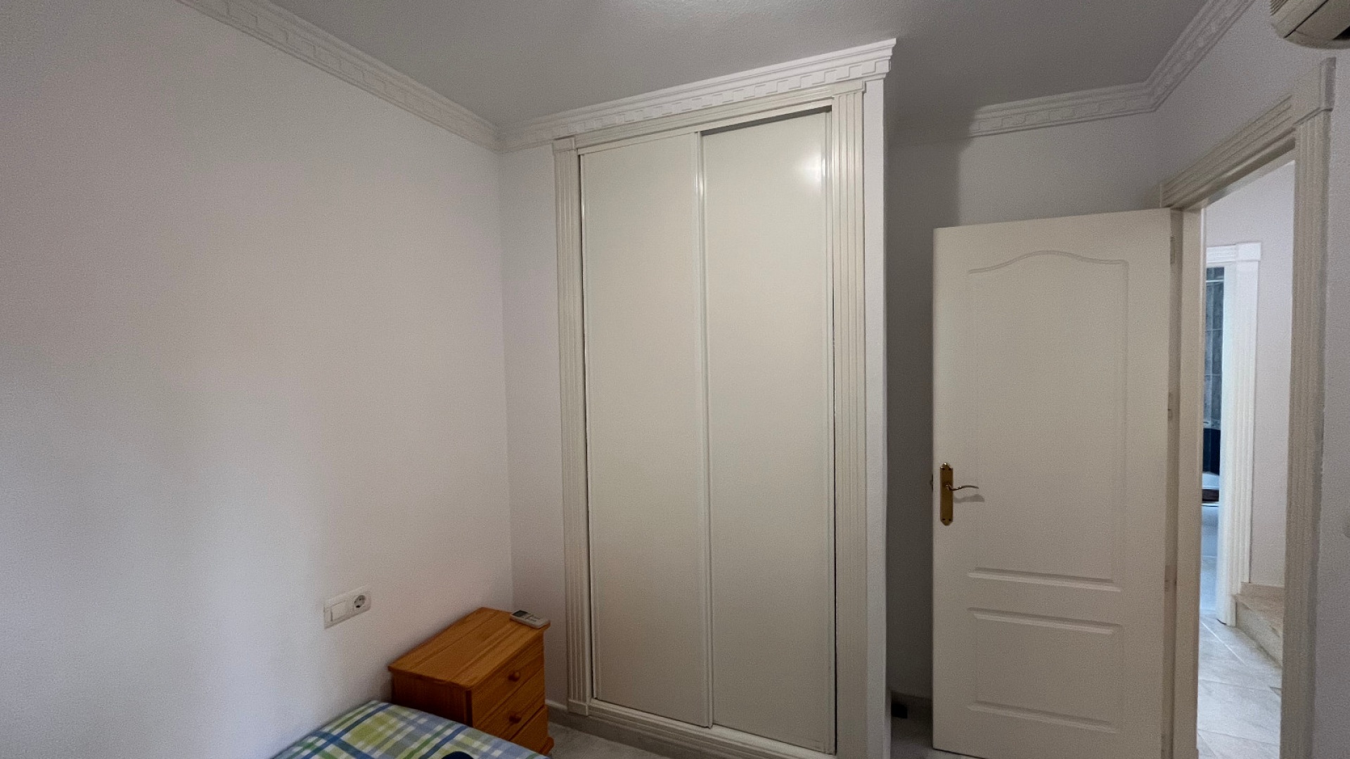 Resale - Townhouse - Villamartin - las filipinas